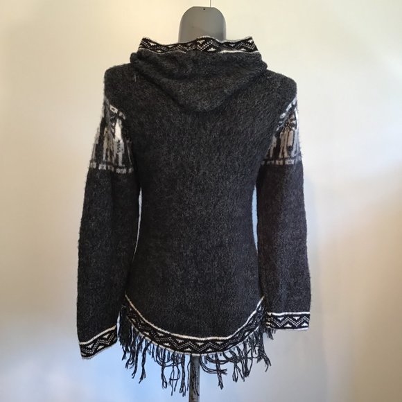 Classic Shakira Hooded Sweater with Fringed Hem Size S - Picture 3 of 11